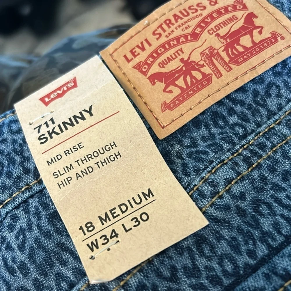 NWT Women’s Levi’s Sculpt 711 skinny, blue animal print denim, plus size 18.